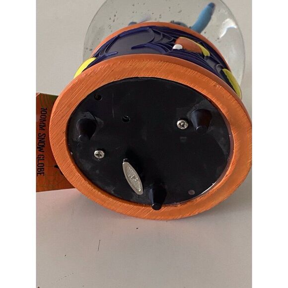 Disney Stitch Halloween Pumpkin Jack O Lantern Musical 100 mm Snow Water Globe - Picture 8 of 10